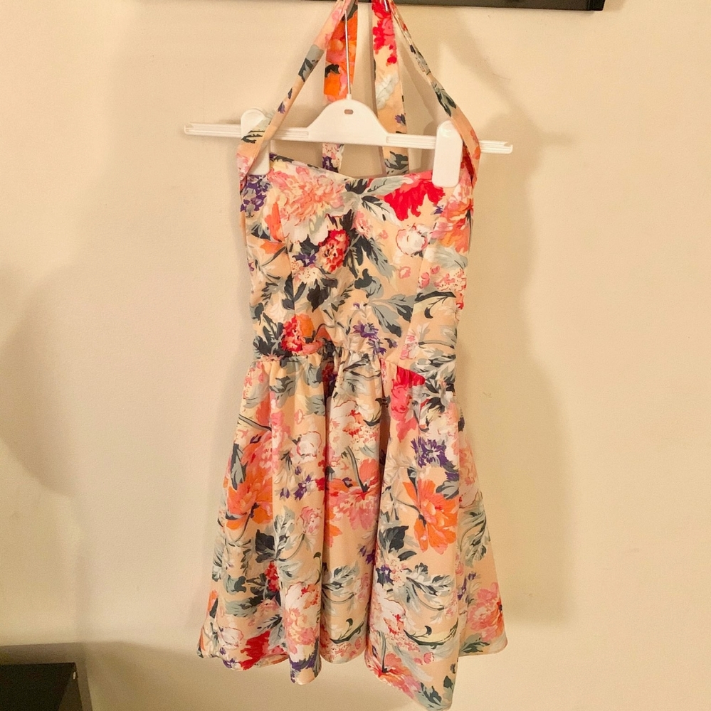 🧡💗 Charlotte Russe S Peach Floral Halter Dress